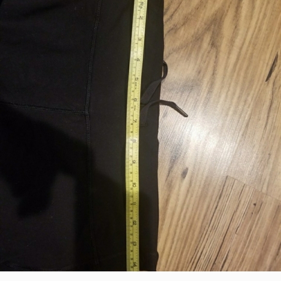 Lululemon | Black cinched pants - 6 - Picture 2 of 6